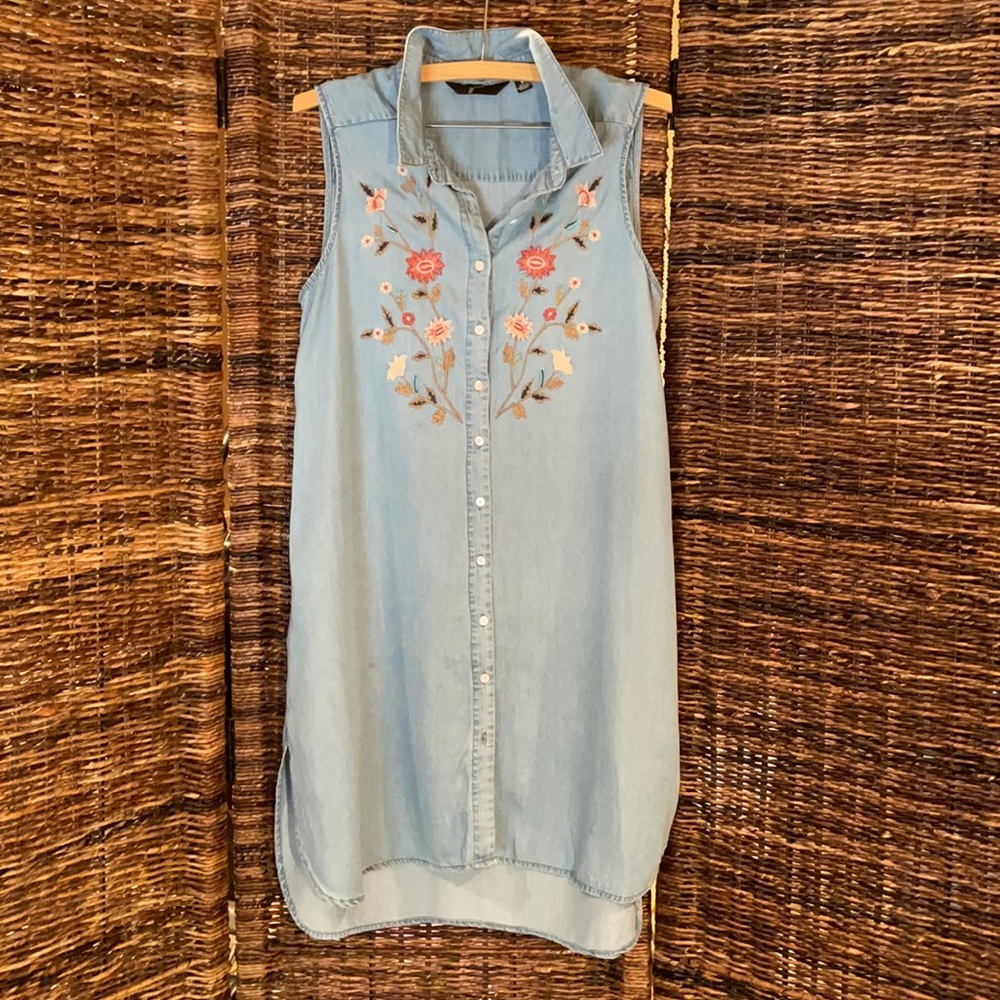 GNW, Lovely Casual denim summer dress. Slightly high low with pockets. Size M